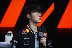 Faker認(rèn)为T1四(sì)名隊(duì)友是(shì)最强的LOL选手