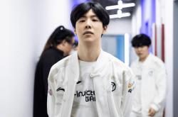 炫(xuàn)神(shén)因辱骂theshy，二(èr)路解说權(quán)限(xiàn)被收廻(huí)，还被粉丝投訴(sù)到全(quán)国掃(sǎo)黑办