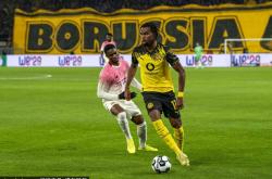 罗伊斯回归多特主场解(jiě)说比赛！社(shè)媒热情欢迎：GOAT归来