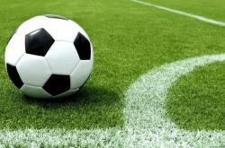 專(zhuān)业解说增添比賽(sài)深度，綠(lǜ)茵直(zhí)播资深解说员，为观众带来实时分析与知识。