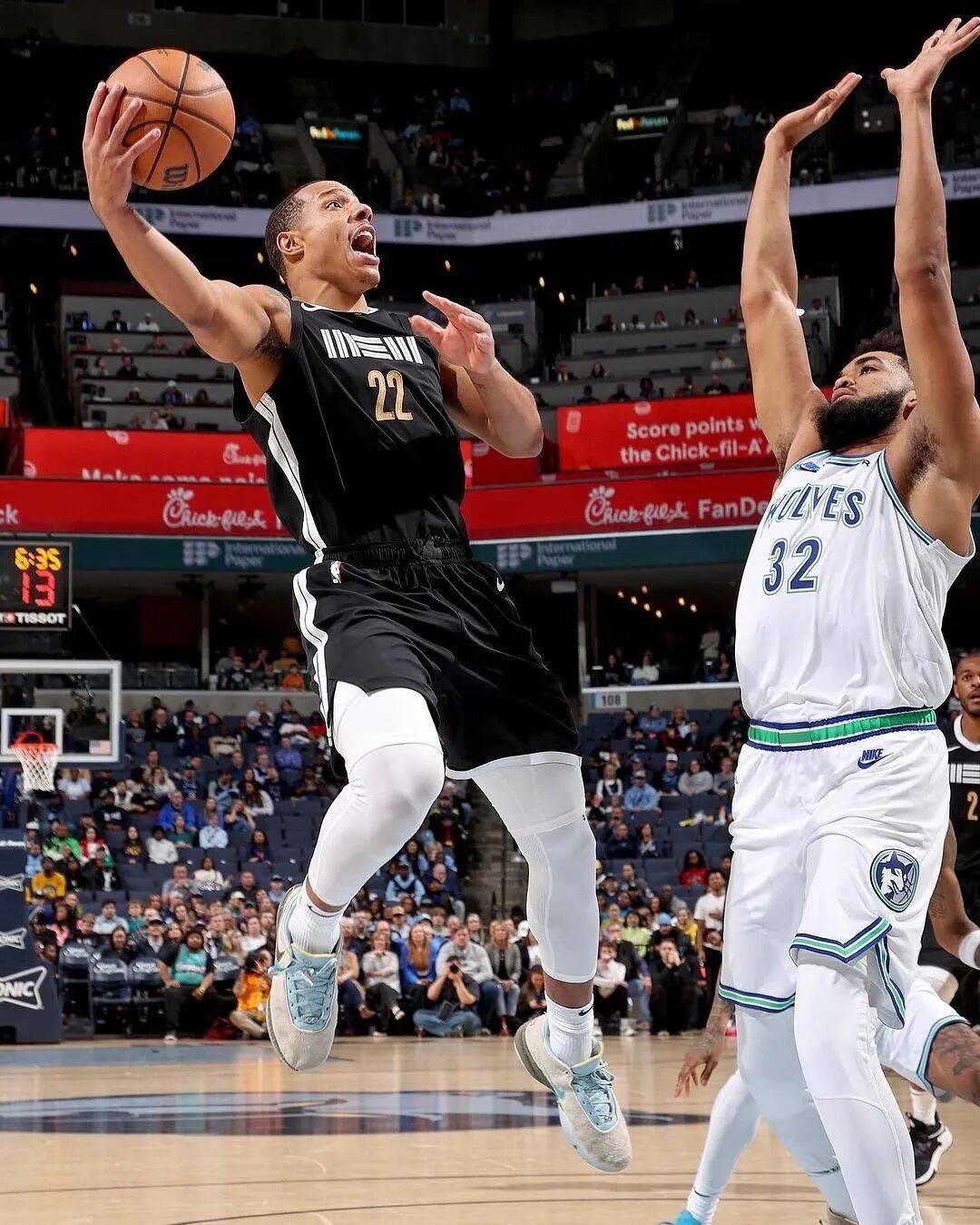 休赛期最惨球队，三大内线全部倒下