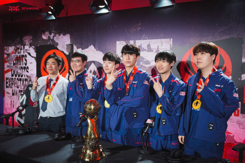 CNCS迎来了久违的冠军！CN.LOL什么时候才能重铸荣光？