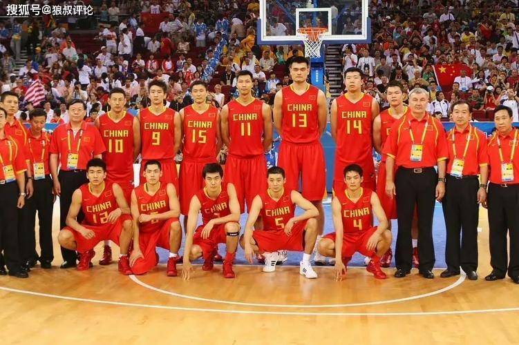 女网友社媒晒与易建联合照：支持中国男篮十几年 为国争光的球员很光荣