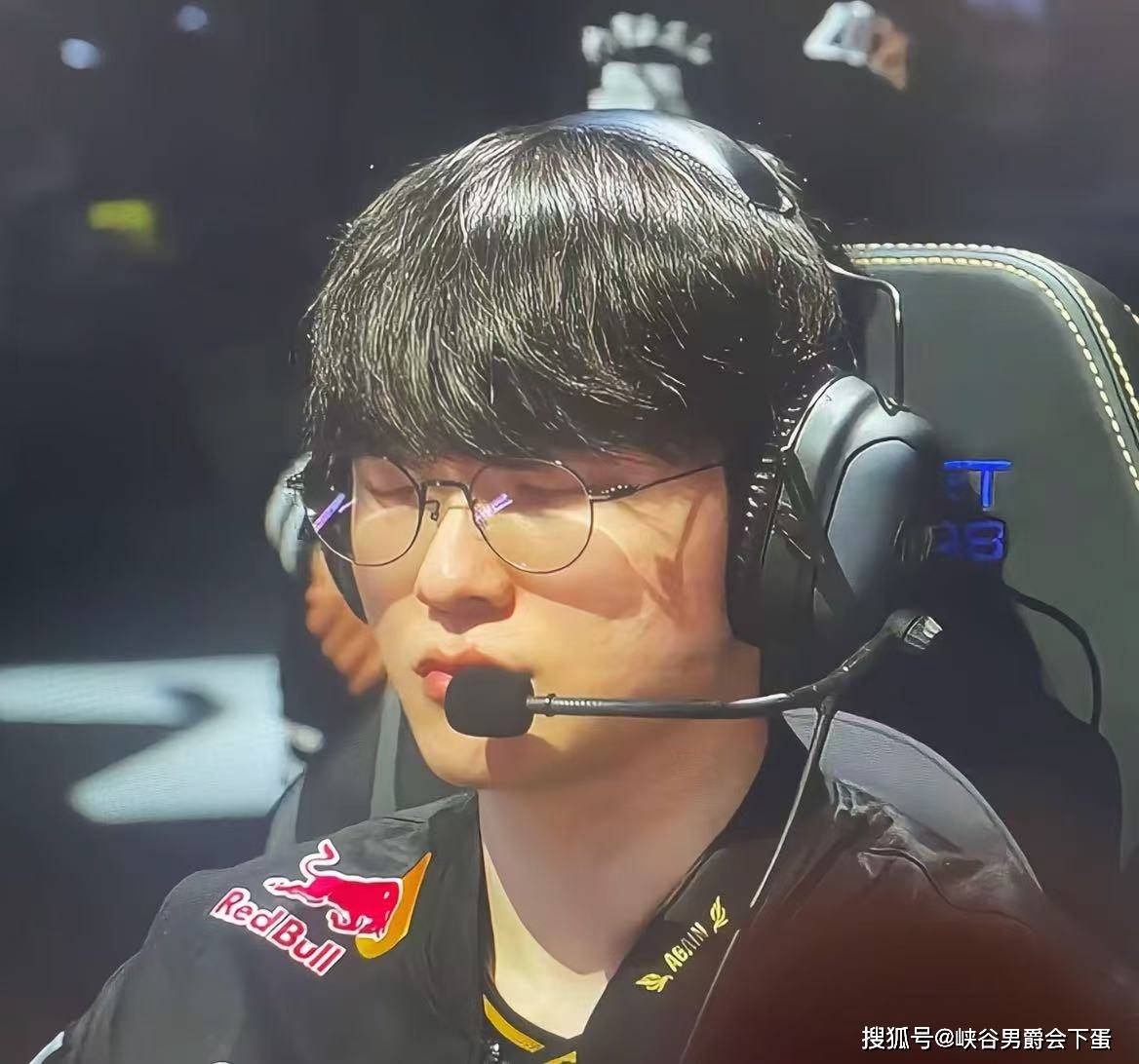 继“Faker谈第六冠感受：比赛结束只想着明年更加努力”后，马斯克公布了一个重大决定：明年将使用AI模型，击败LOL人类最强战队