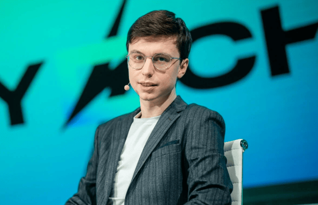 颠覆认知！LOL主播队暴打联赛豪门，战队老板激动落泪，外网炸锅