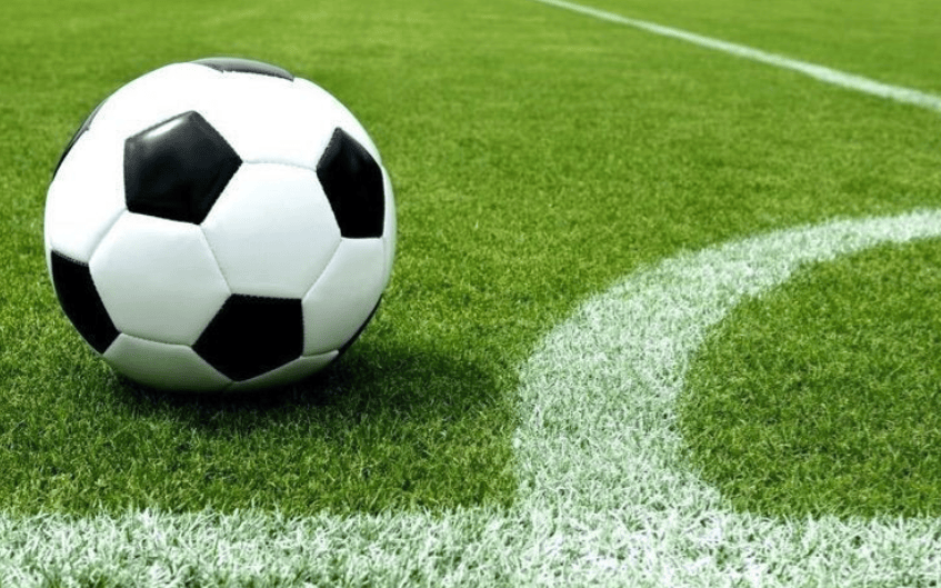 专业解说增添比赛深度，绿茵直播资深解说员，为观众带来实时分析与知识。